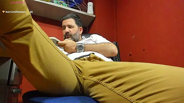 Snapshot of Maxi_TheBigDaddy chatting on 02.25.25 Maxi TheBigDaddy online show from 02.25.25