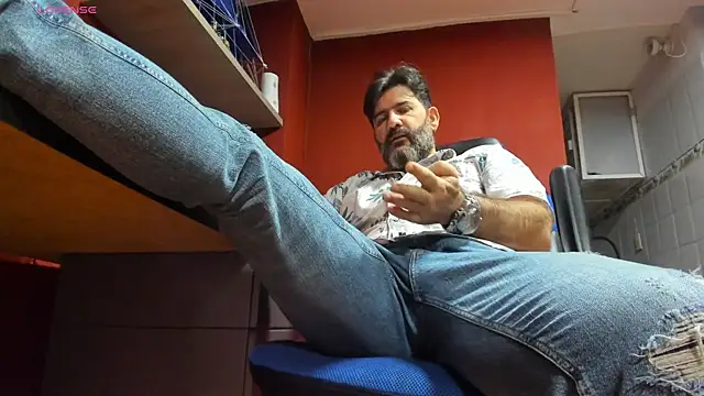 Snapshot of Maxi_TheBigDaddy chatting on 02.27.25 Maxi TheBigDaddy online show from 02.27.25