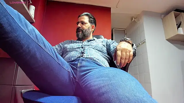 Snapshot of Maxi_TheBigDaddy chatting on 02.28.25 Maxi TheBigDaddy online show from 02.28.25