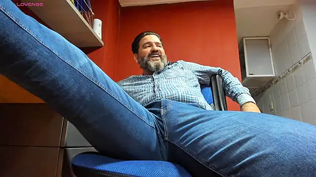 Snapshot of Maxi_TheBigDaddy chatting on 02.28.25 Maxi TheBigDaddy online show from 02.28.25