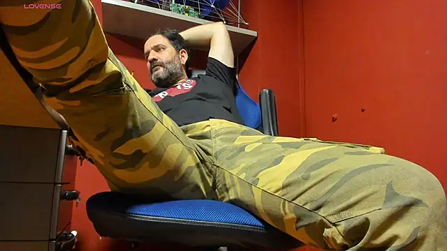 Snapshot of Maxi_TheBigDaddy chatting on 03.15.25 Maxi TheBigDaddy online show from 03.15.25