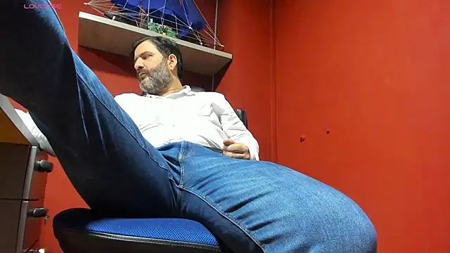 Snapshot of Maxi_TheBigDaddy chatting on 03.21.25 Maxi TheBigDaddy online show from 03.21.25