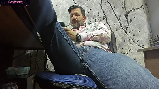 Snapshot of Maxi_TheBigDaddy chatting on 09.11.25 Maxi TheBigDaddy online show from 09.11.25