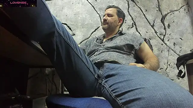 Snapshot of Maxi_TheBigDaddy chatting on 09.13.25 Maxi TheBigDaddy online show from 09.13.25