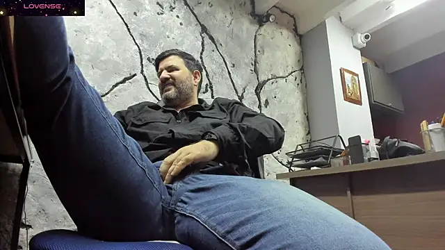 Snapshot of Maxi_TheBigDaddy chatting on 09.18.25 Maxi TheBigDaddy online show from 09.18.25