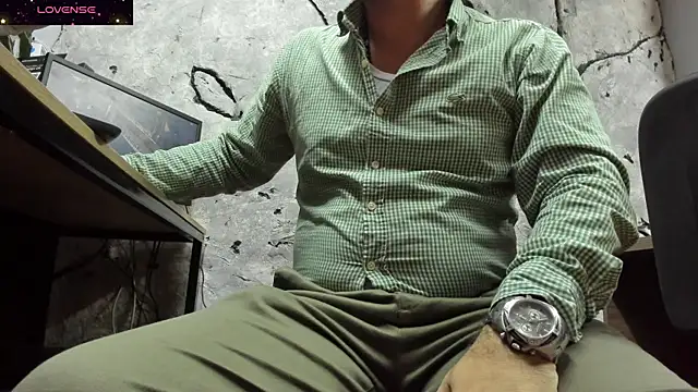 Snapshot of Maxi_TheBigDaddy chatting on 09.23.25 Maxi TheBigDaddy online show from 09.23.25