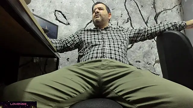 Snapshot of Maxi_TheBigDaddy chatting on 09.24.25 Maxi TheBigDaddy online show from 09.24.25