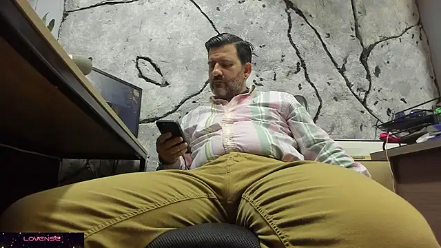 Snapshot of Maxi_TheBigDaddy chatting on 10.02.25 Maxi TheBigDaddy online show from 10.02.25