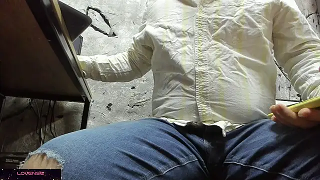 Snapshot of Maxi_TheBigDaddy chatting on 10.12.25 Maxi TheBigDaddy online show from 10.12.25