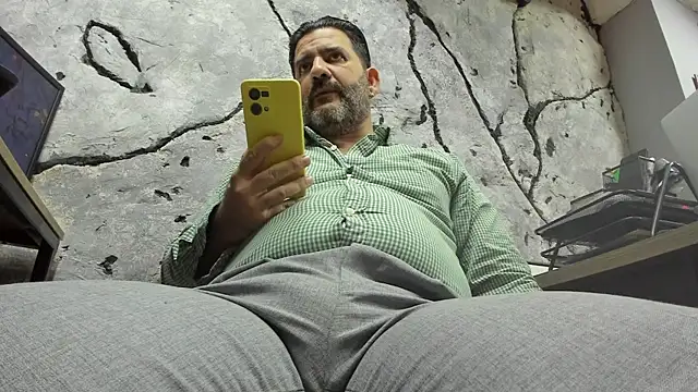 Snapshot of Maxi_TheBigDaddy chatting on 10.21.25 Maxi TheBigDaddy online show from 10.21.25