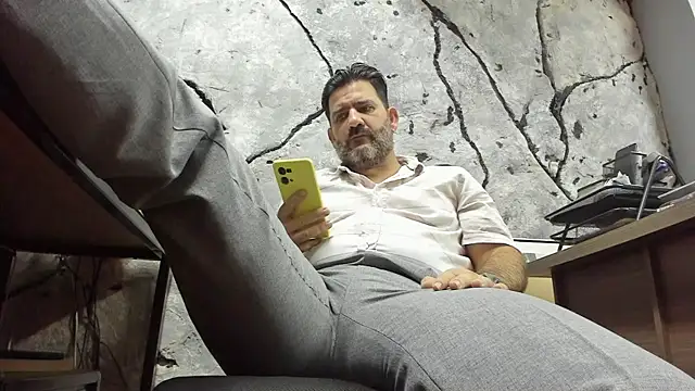 Snapshot of Maxi_TheBigDaddy chatting on 10.22.25 Maxi TheBigDaddy online show from 10.22.25