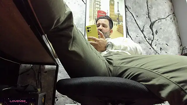 Snapshot of Maxi_TheBigDaddy chatting on 11.06.25 Maxi TheBigDaddy online show from 11.06.25