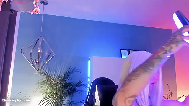 Snapshot of Megan_inked chatting on 10.09.25 Megan inked online show from 10.09.25