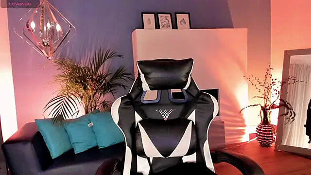 Snapshot of Megan_inked chatting on 10.30.25 Megan inked online show from 10.30.25