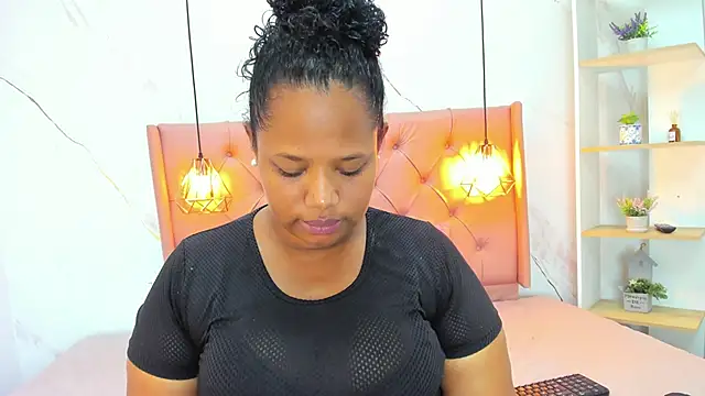 Belle Brunette online show from 10.18.25