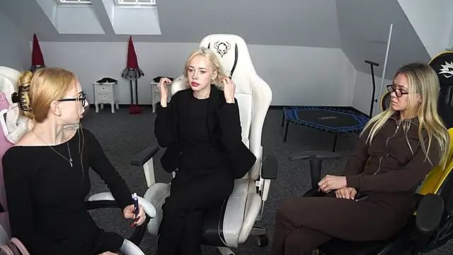 Amelia Blaze online show from 10.16.25