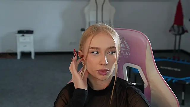 Amelia Blaze online show from 10.23.25