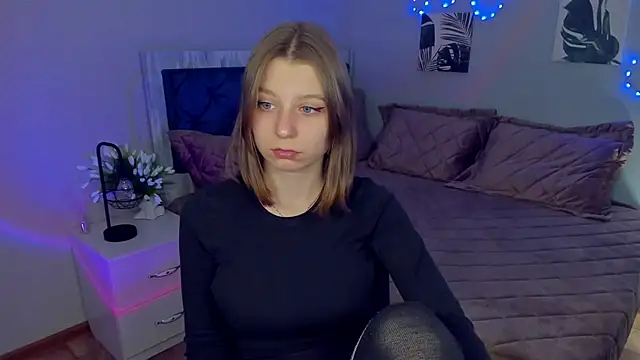 Snapshot of RinaMoore chatting on 10.14.25 RinaMoore online show from 10.14.25