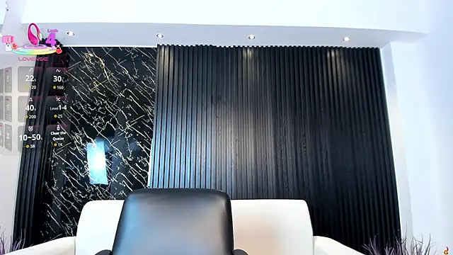 Snapshot of charlottewhitte chatting on 10.18.25 charlottewhitte online show from 10.18.25