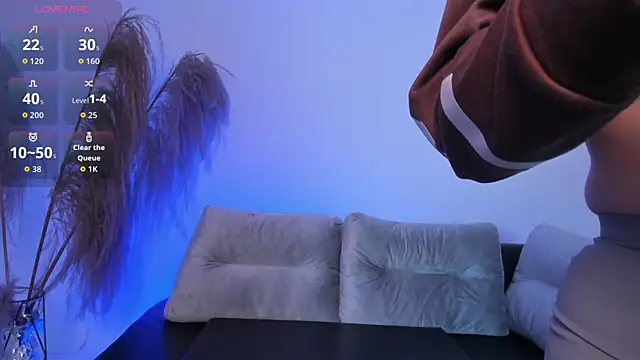 charlottewhitte online show from 12.18.25