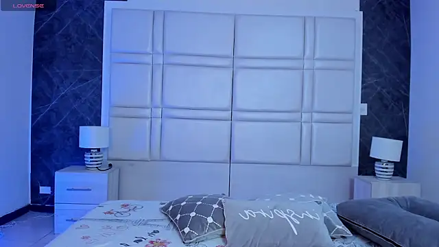 charlottewhitte online show from 04.10.26