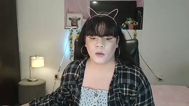 Snapshot of Violetacam_05 chatting on 01.24.25 Violetacam 05 online show from 01.24.25