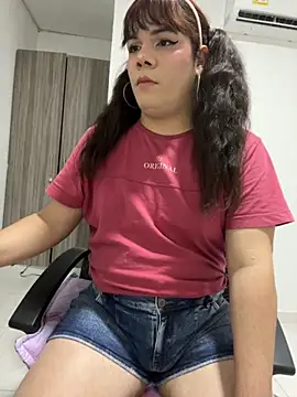 Snapshot of Violetacam_05 chatting on 09.20.25 Violetacam 05 online show from 09.20.25