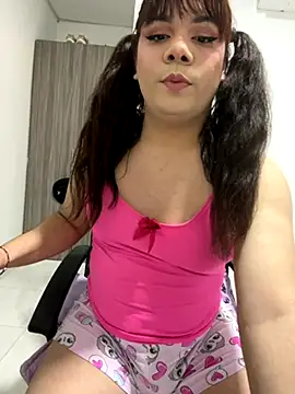 Snapshot of Violetacam_05 chatting on 09.22.25 Violetacam 05 online show from 09.22.25