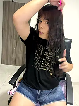 Snapshot of Violetacam_05 chatting on 10.08.25 Violetacam 05 online show from 10.08.25