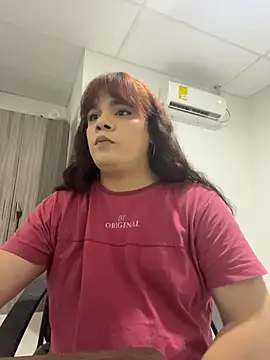 Snapshot of Violetacam_05 chatting on 10.24.25 Violetacam 05 online show from 10.24.25