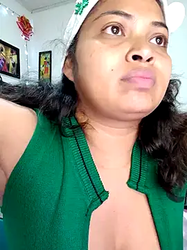 Snapshot of chalohott chatting on 12.31.24 chalohott online show from 12.31.24