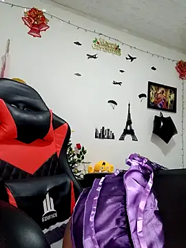 Snapshot of chalohott chatting on 01.04.25 chalohott online show from 01.04.25