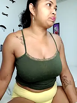 Snapshot of chalohott chatting on 02.09.25 chalohott online show from 02.09.25