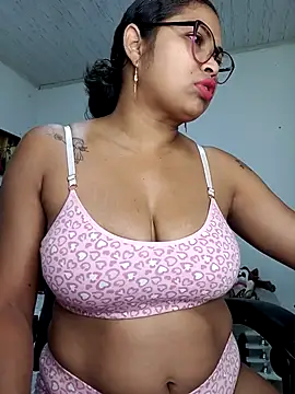 Snapshot of chalohott chatting on 02.23.25 chalohott online show from 02.23.25