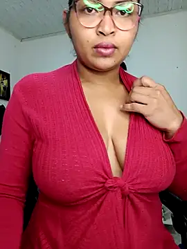 Snapshot of chalohott chatting on 03.23.25 chalohott online show from 03.23.25