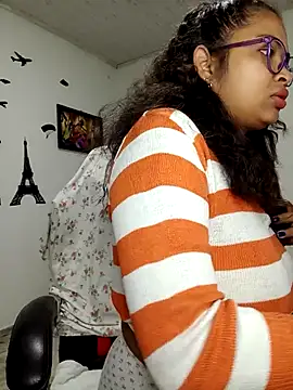 Snapshot of chalohott chatting on 09.21.25 chalohott online show from 09.21.25