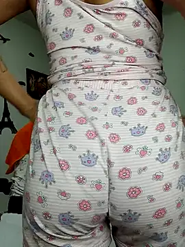 Snapshot of chalohott chatting on 10.01.25 chalohott online show from 10.01.25