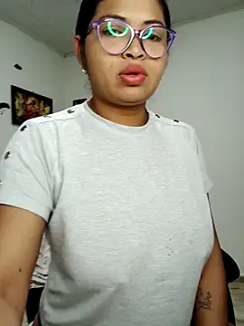 Snapshot of chalohott chatting on 10.02.25 chalohott online show from 10.02.25