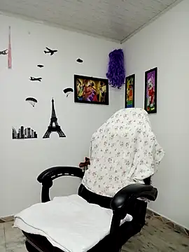 Snapshot of chalohott chatting on 10.27.25 chalohott online show from 10.27.25