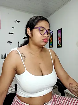 Snapshot of chalohott chatting on 11.04.25 chalohott online show from 11.04.25