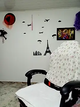 Snapshot of chalohott chatting on 11.07.25 chalohott online show from 11.07.25