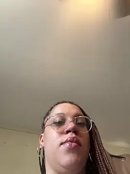 QueenNuttCollector online show from 12.16.25