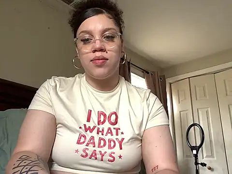 QueenNuttCollector online show from 04.20.26