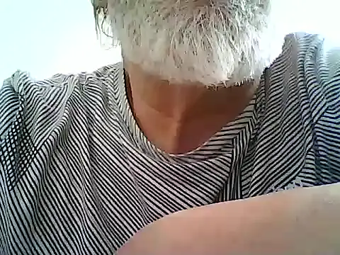 Snapshot of xcimeru chatting on 04.24.26 xcimeru online show from 04.24.26