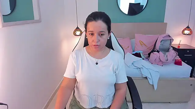 izaro22 online show from 12.06.24