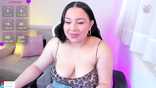 Snapshot of ambar-wells chatting on 10.08.25 ambar-wells online show from 10.08.25