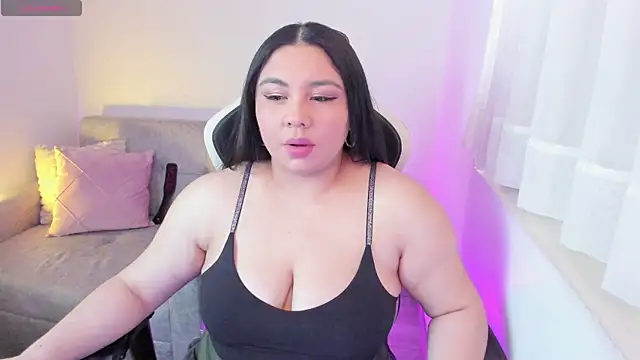 Snapshot of ambar-wells chatting on 10.17.25 ambar-wells online show from 10.17.25