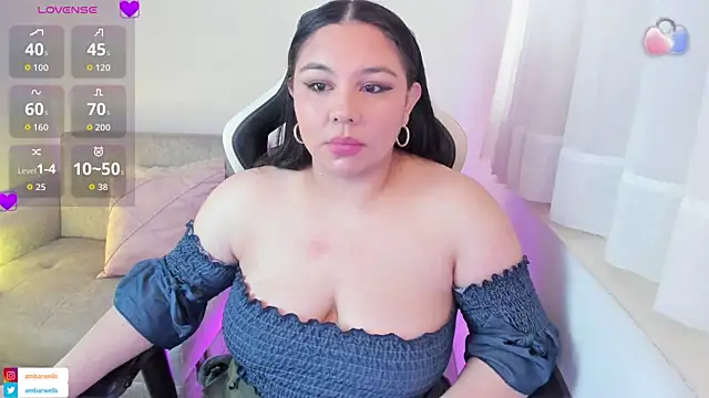 Snapshot of ambar-wells chatting on 11.10.25 ambar-wells online show from 11.10.25