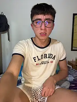 Snapshot of CamiRojas_boy chatting on 06.20.26 CamiRojas boy online show from 06.20.26