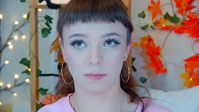 Snapshot of ElisabethDavis chatting on 10.11.25 ElisabethDavis online show from 10.11.25